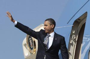 obama-air-force-one-waving