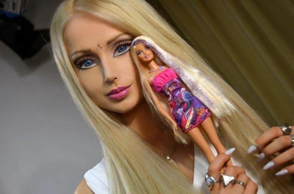 VIDESHIMAGAZINE.COM

Valeria Lukyanova has undergone several plastic surgeries and follows an extreme diet in order to have looks similar to that of  a Barbie doll