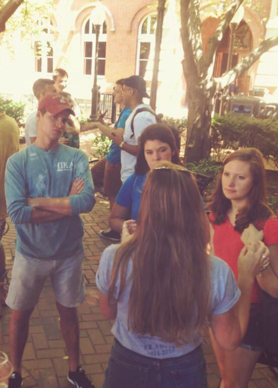 COURTESY GUSA
Transfer students mingle in Dahlgren Quad during NSO. Transfers now have mentors to help ease their transition into Georgetown.