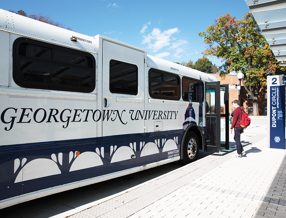 ALI ENRIGHT FOR THE HOYA
Graduate students who take the Rosslyn shuttle to the main campus on weekends must now choose between engaging in longer, more expensive commutes or refrain from weekend activities.