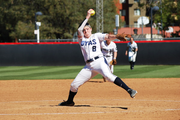 SOFTBALL | Squad Drops 4 Straight to Close Weekend Invitational
