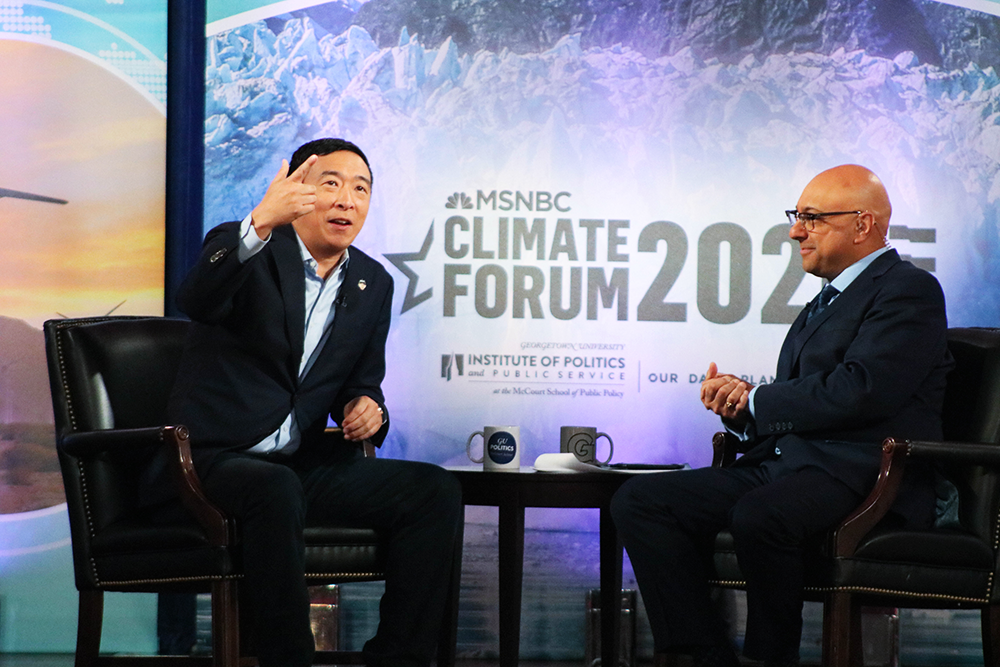 2020 Climate Forum Brings a Dozen Presidential Candidates to Campus