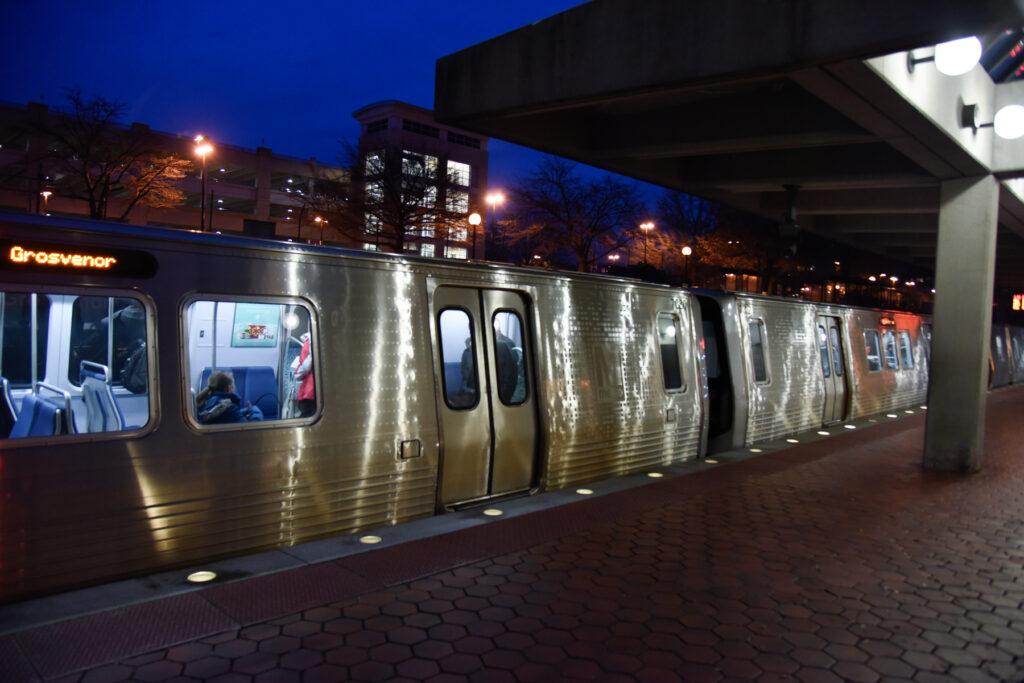 Metro Considers Discounting Fares, Eliminating Peak Charges