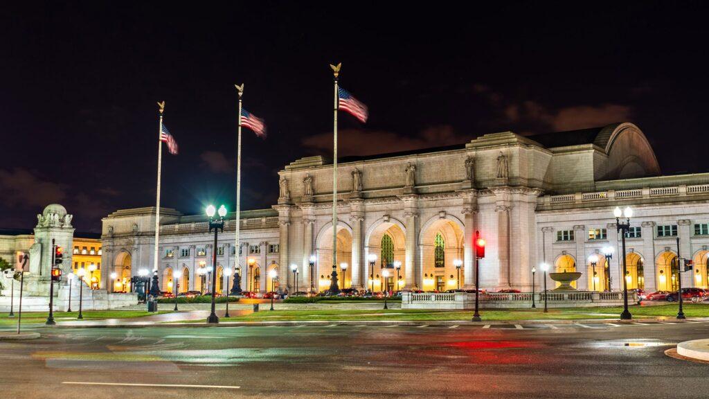 Student Volunteers, D.C. Organizers Fight to Secure Safety for Migrants Arriving at Union Station