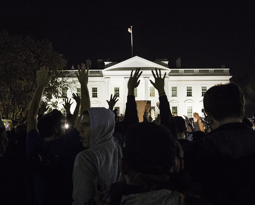 MICHELLE+XU%2FTHE+HOYA%0AApproximately+500+people+gathered+outside+the+White+House+Monday+night+to+protest+the+Ferguson+verdict.