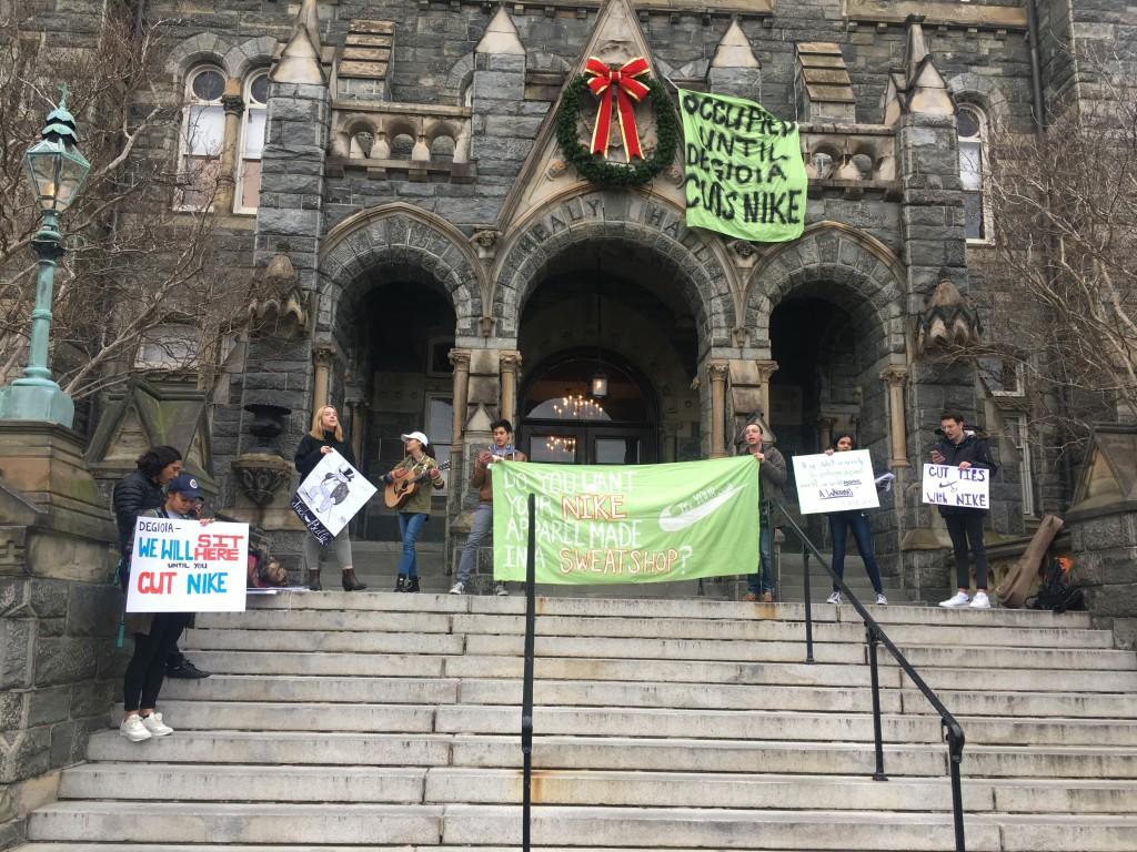 JEANINE SANTUCCI/THE HOYA
Members of workers rights advocacy group Georgetown Solidarity Committee are demonstrating against Georgetowns licensing contract with Nike inside and outside the University President John J. DeGioias suite of offices and outside Healy Hall. 