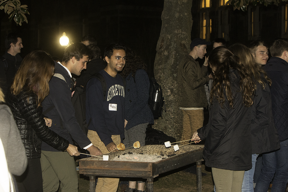 HANNAH LEVINE FOR THE HOYA Students gathered on Healy Lawn for smores of the inaugural event of Georgetowns Midwest Club.