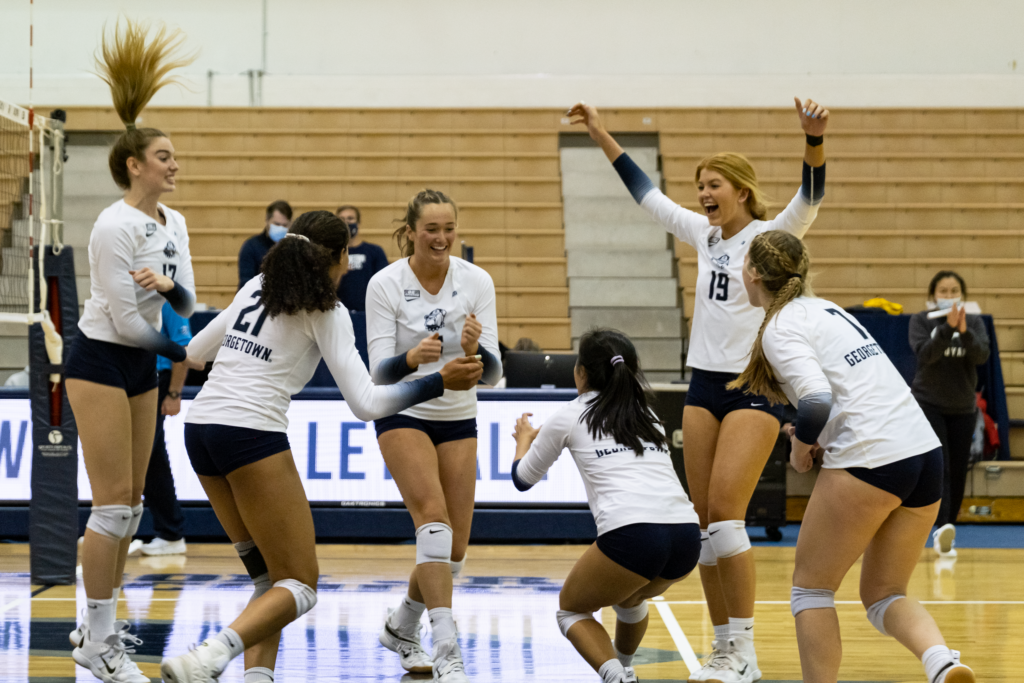 VOLLEYBALL | Hoyas Earn 1st Big East Win Over UConn