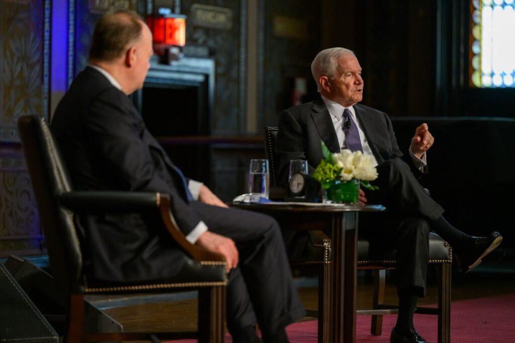 Gates: Putin’s Obsession with Ukraine Leaves Little Room for Conclusion to Conflict