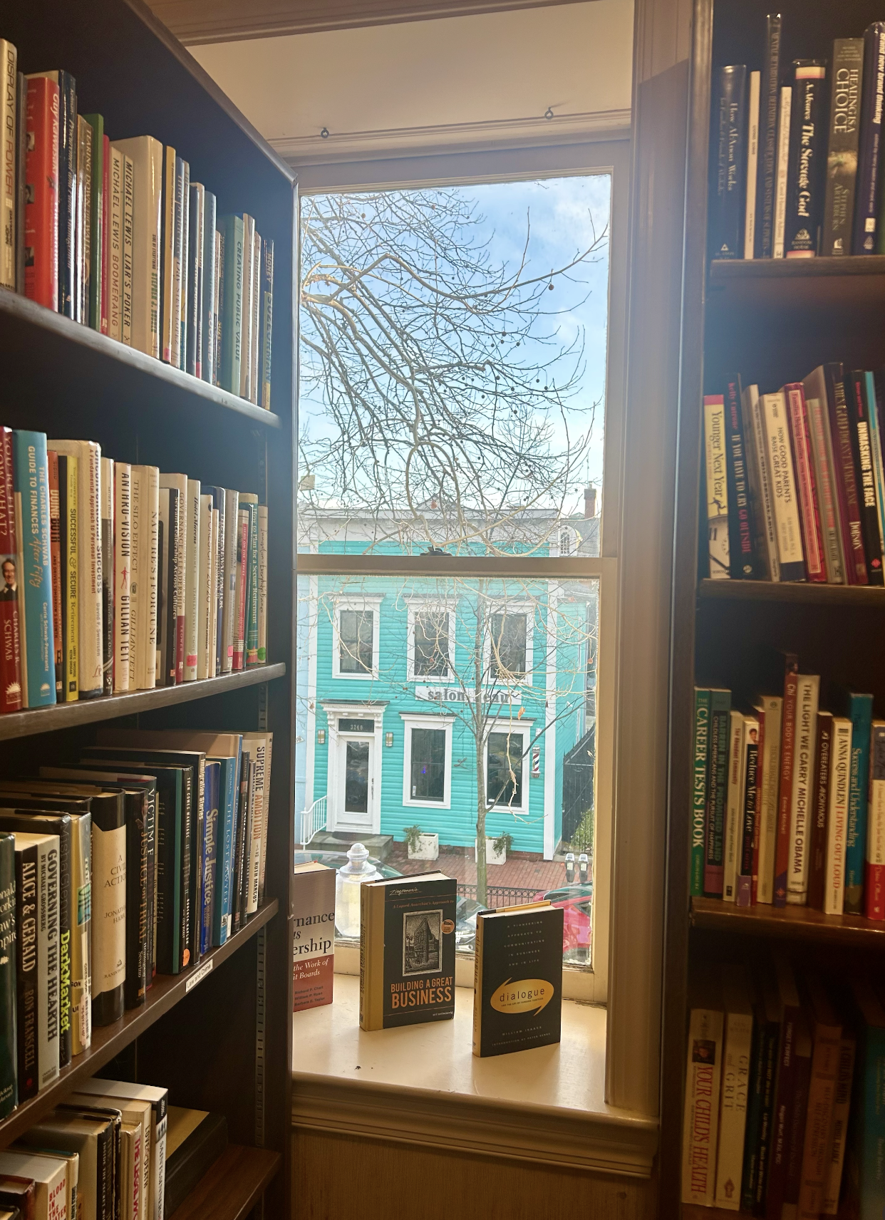 As "BookTok" takes over the literary landscape, Georgetown students, faculty members, and booksellers are finding new ways to engage readers. 